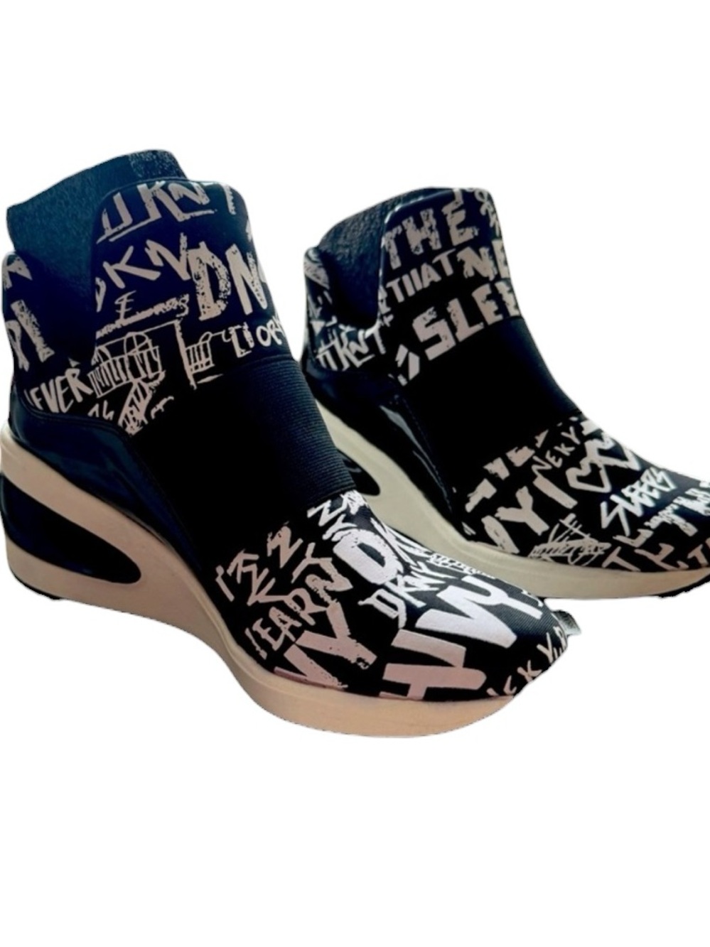 DKNY BORG-SLIP ON BLK/WHT WEDGE SNEAKERS SIZE 8
